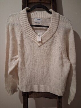 New Old Navy Cozy Cropped V Neck Size Medium Chalk Heather Sweater